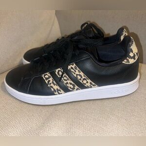 Womens Adidas Sneaker